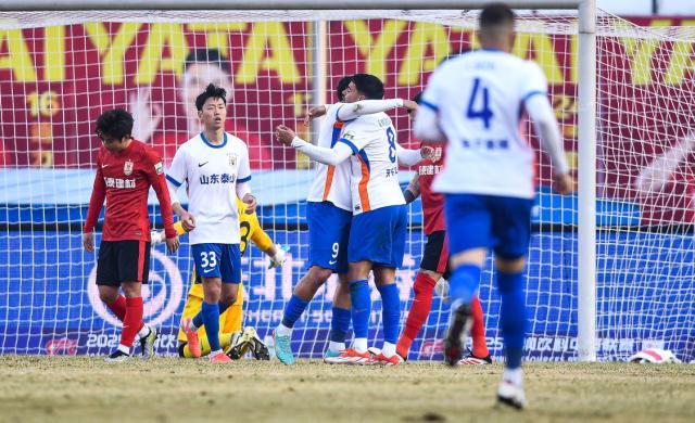 500彩票网官方-【中超】谭龙头槌马德鲁加破门 泰山客场2比1胜亚泰